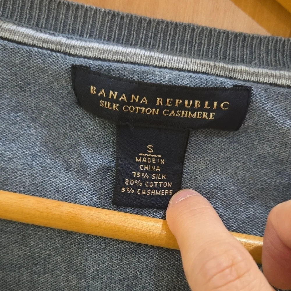 Banana Republic Men's Slate V-Neck Sweater, Silk Cashmere Blend, GUC, Small